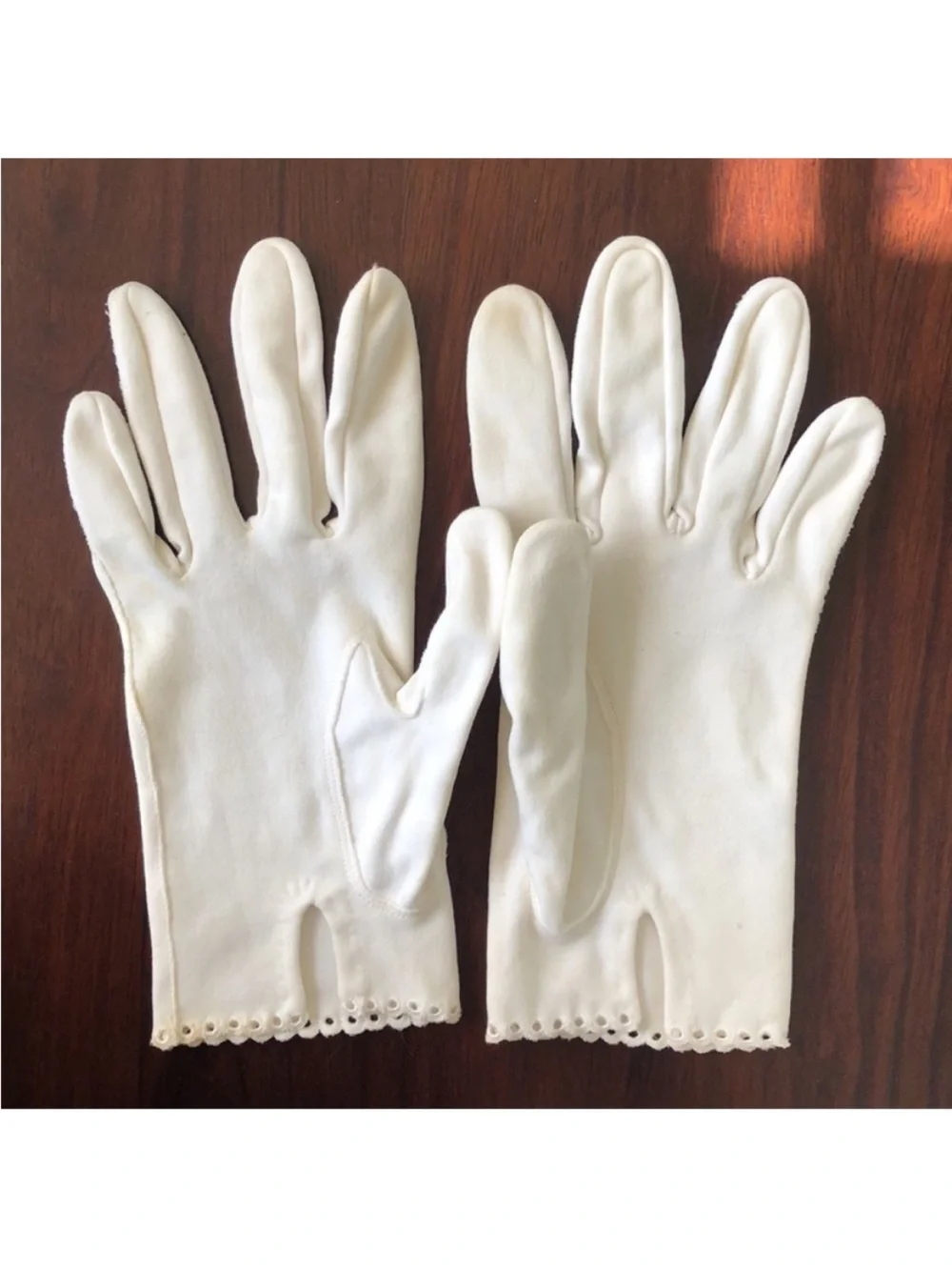 Aris of Paris Vintage Cream Scalloped Cuff Gloves Size 7